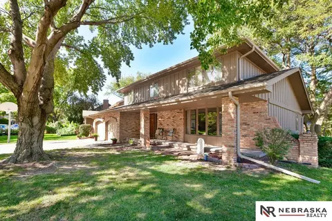 15708 Leavenworth St, Omaha, NE 68118