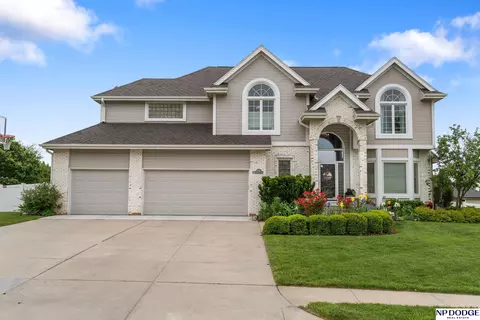 15921 Lake St, Omaha, NE 68116
