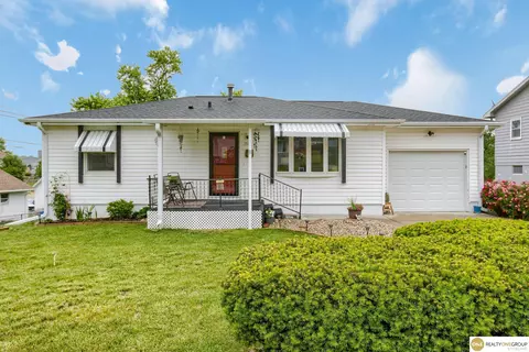 5519 N 69 St, Omaha, NE 68104
