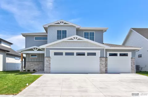 28480 Laurel Cir, Valley, NE 68064