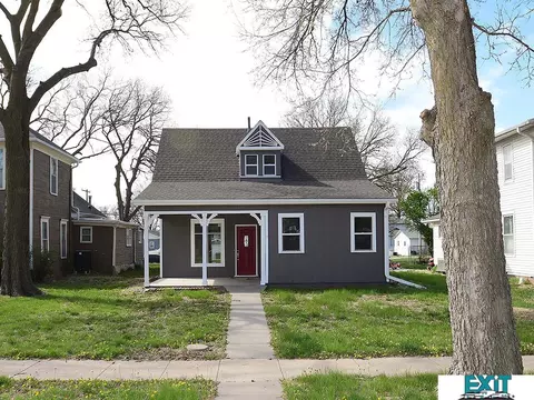 735 Olive Ave, Hebron, NE 68370