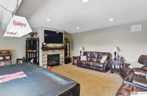 235 N 10th Ave, Springfield, NE 68059 photo 38