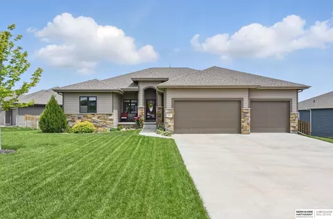 235 N 10th Ave, Springfield, NE 68059