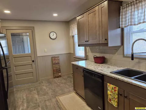 Kitchen - 1410 Central Ave, Auburn, NE 68305 photo 1 of 3