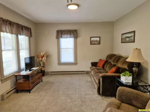 Living - 1410 Central Ave, Auburn, NE 68305 photo 3 of 7