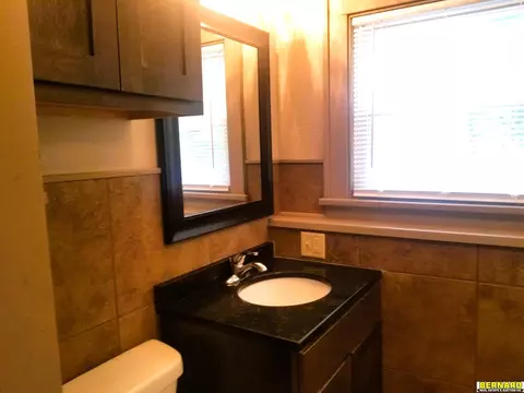 Bath - 1410 Central Ave, Auburn, NE 68305 photo 2 of 3