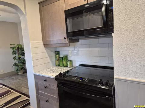 Kitchen - 1410 Central Ave, Auburn, NE 68305 photo 2 of 3