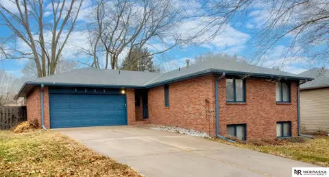 5325 S 65 Street Cir, Lincoln, NE 68516