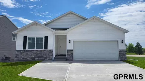 16401 Davidson St, Bennington, NE 68007