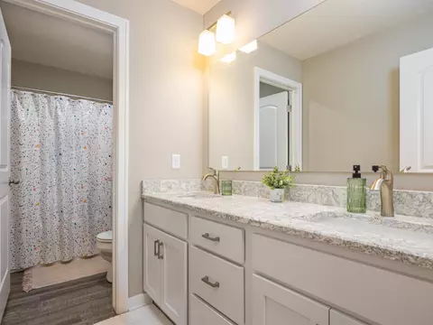 Bath - 15218 Vane St, Bennington, NE 68007 photo 5 of 5