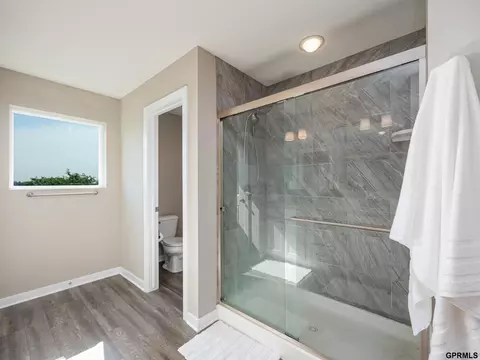 Bath - 15218 Vane St, Bennington, NE 68007 photo 4 of 5