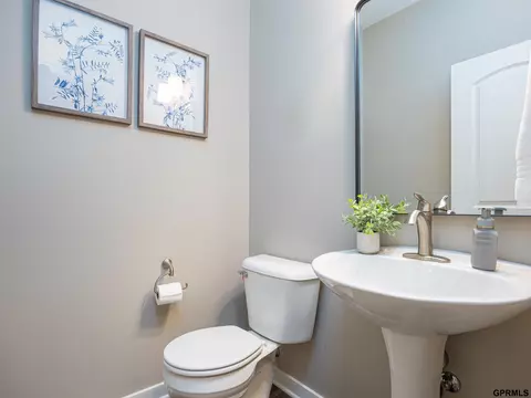 Bath - 15218 Vane St, Bennington, NE 68007 photo 1 of 5