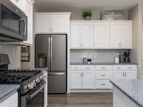 Kitchen - 15218 Vane St, Bennington, NE 68007 photo 2 of 4