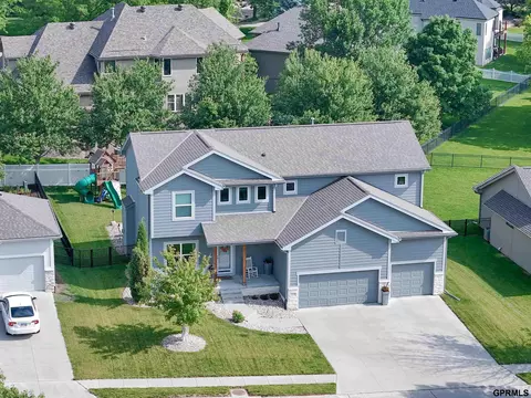 15218 Vane St, Bennington, NE 68007