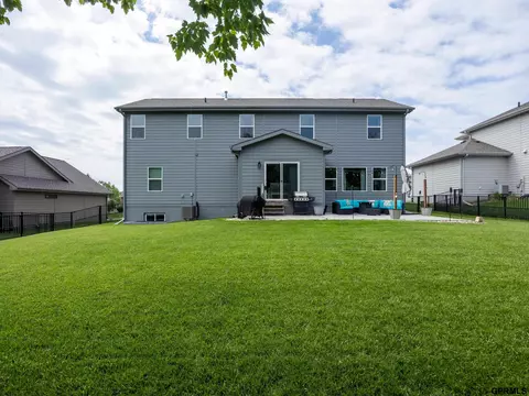 Exterior - 15218 Vane St, Bennington, NE 68007 photo 6 of 7