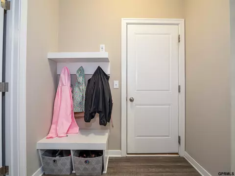 Entry Way - 15218 Vane St, Bennington, NE 68007 photo 4 of 4