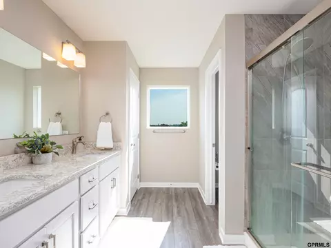 Bath - 15218 Vane St, Bennington, NE 68007 photo 3 of 5