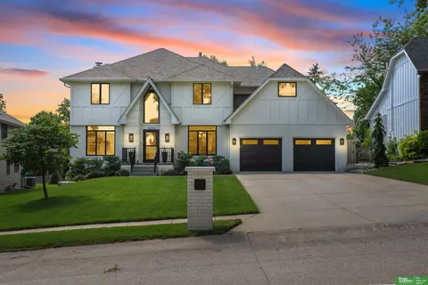 16325 Oak Cir, Omaha, NE 68130