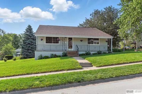 5415 N 68th St, Omaha, NE 68104