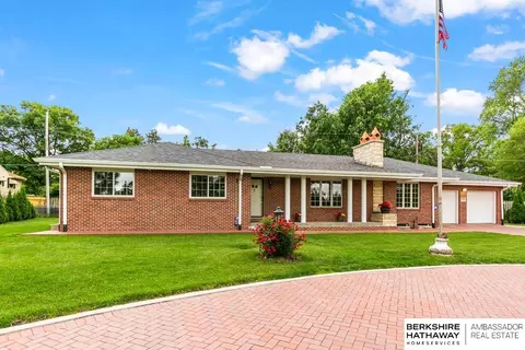 9507 Chicago St, Omaha, NE 68114
