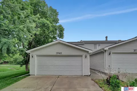 1740 Granada Ln, Lincoln, NE 68528