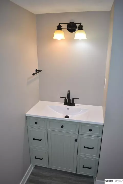 Bath - 116 8th St, Scribner, NE 68057 photo 3 of 4