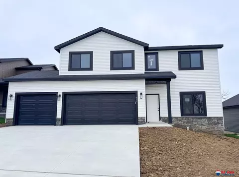 4044 Woodside Village Ct, Lincoln, NE 68528