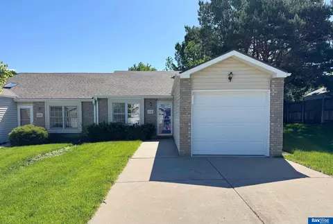 6332 Benjamin Pl, Lincoln, NE 68516