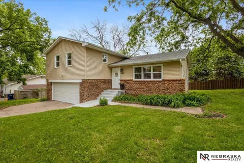 8261 Stephanie Ln, Bellevue, NE 68147
