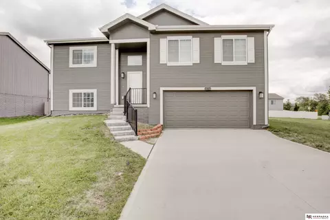 7707 N 88th St, Omaha, NE 68122
