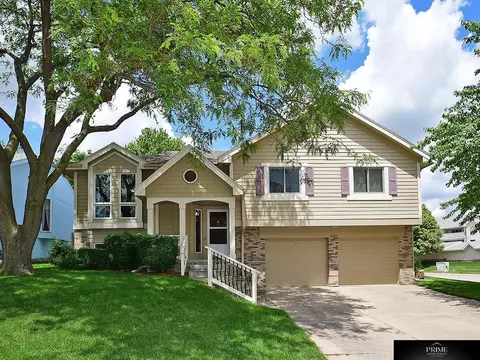 12106 Bedford Ave, Omaha, NE 68164