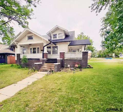 1027 5th St, Fairbury, NE 68352