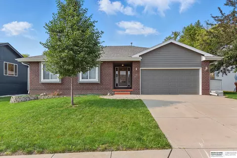 710 Cedar View Ln, Bellevue, NE 68123
