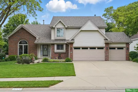 6120 S 102nd St, Omaha, NE 68127