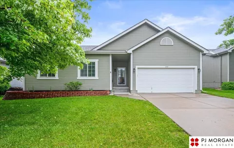6713 N 148th St, Omaha, NE 68116