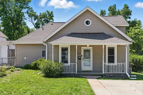 6327 Wirt St, Omaha, NE 68104