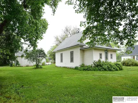 Exterior - 214 E Oak St, Dwight, NE 68635 photo 1 of 10