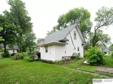 Exterior - 214 E Oak St, Dwight, NE 68635 photo 5 of 10
