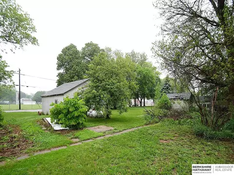Exterior - 214 E Oak St, Dwight, NE 68635 photo 4 of 10