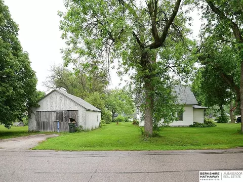 Exterior - 214 E Oak St, Dwight, NE 68635 photo 8 of 10