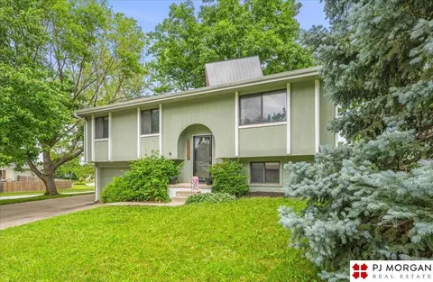 13910 Barretts Cir, Omaha, NE 68138