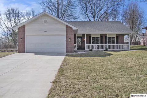 2611 Jacquelyn Dr, Lincoln, NE 68512