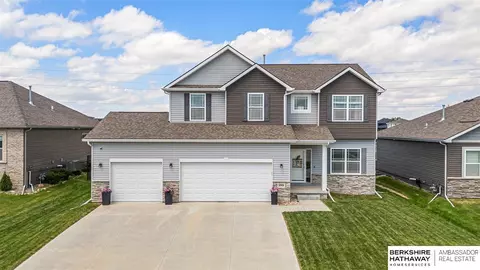 20904 Camden Ave, Elkhorn, NE 68022