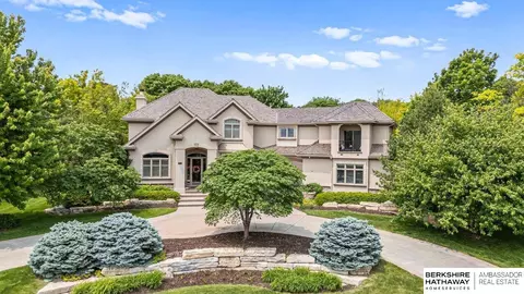 910 N 143rd Avenue Cir, Omaha, NE 68154