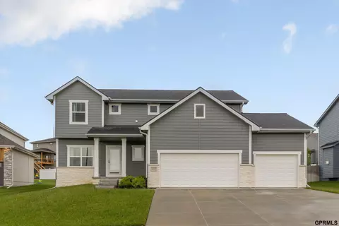 17312 Potter St, Bennington, NE 68007