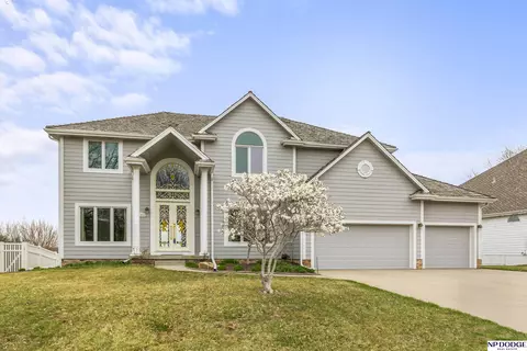 12828 Eagle Run Dr, Omaha, NE 68164