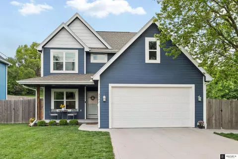 2702 S 46th St, Omaha, NE 68106