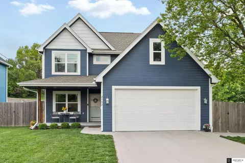 2702 S 46th St, Omaha, NE 68106