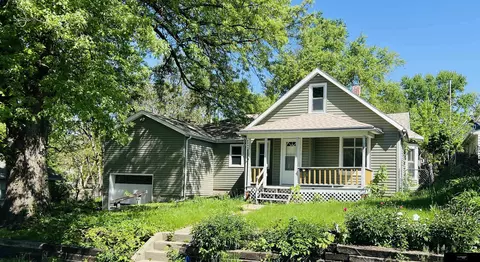 5822 Lake St, Omaha, NE 68104