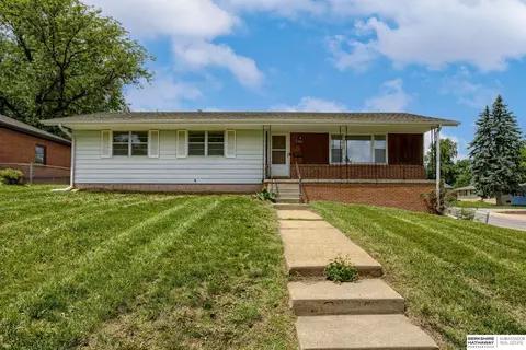 5002 S 77th Ave, Ralston, NE 68127